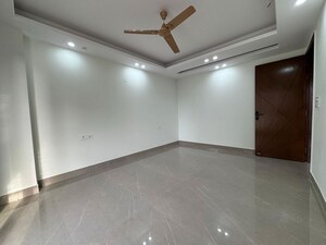 Room in 3 BHK Apartment at Chattarpur – for Rent