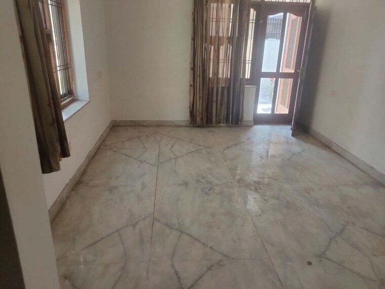 Room, sector 21c 2.5 Bedroom 3250 Sq.Ft. Independent House In Sector 21c Faridabad 10454370