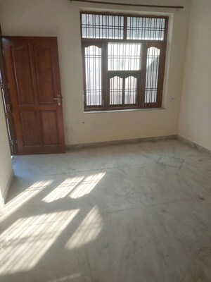 Room in 2.5 BHK Independent House at Sector 21c – for Rent