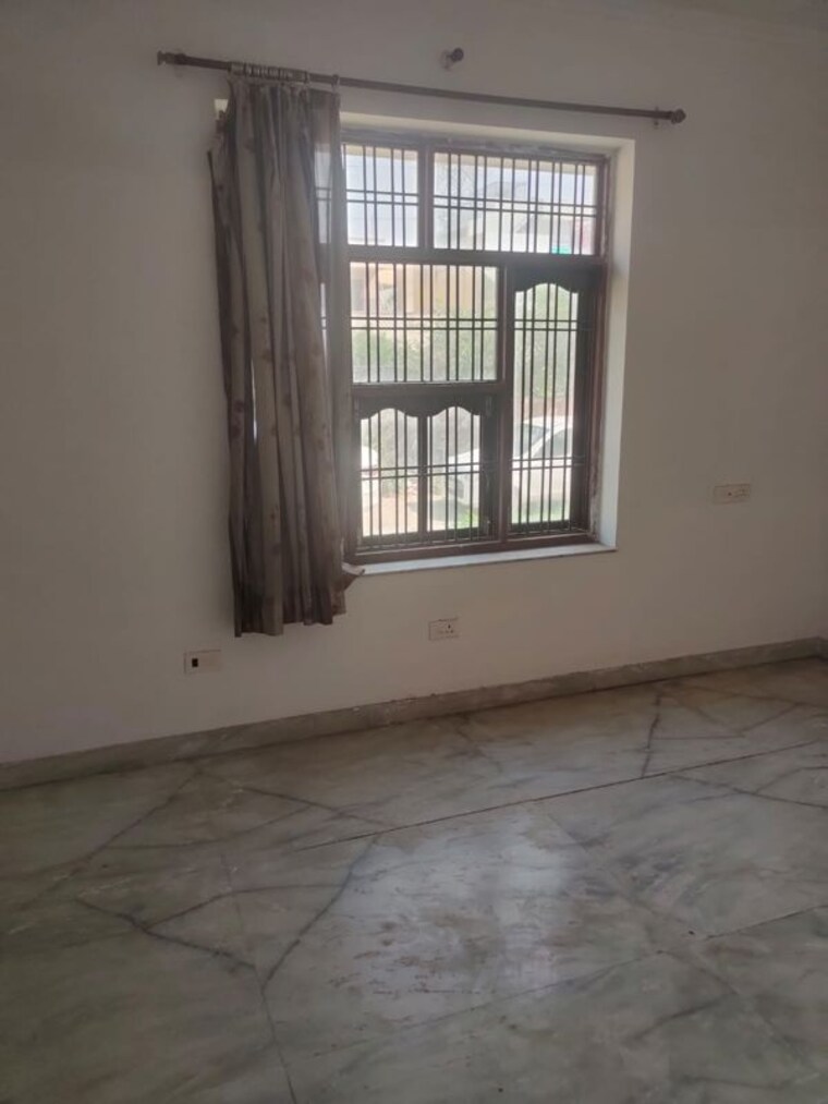 Room, sector 21c 2.5 Bedroom 3250 Sq.Ft. Independent House In Sector 21c Faridabad 10454370