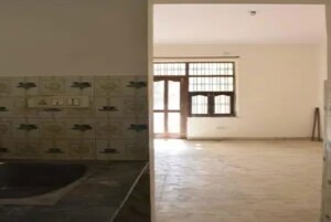 Room in 2.5 BHK Independent House at Sector 21c – for Rent