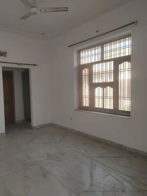 Room in 2.5 BHK Independent House at Sector 21c – for Rent