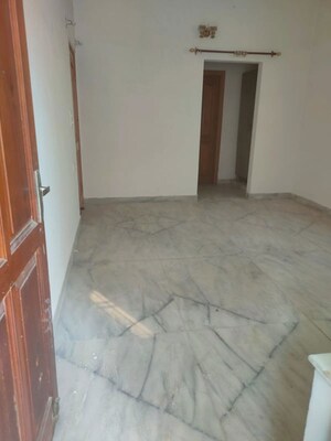 Room in 2.5 BHK Independent House at Sector 21c – for Rent