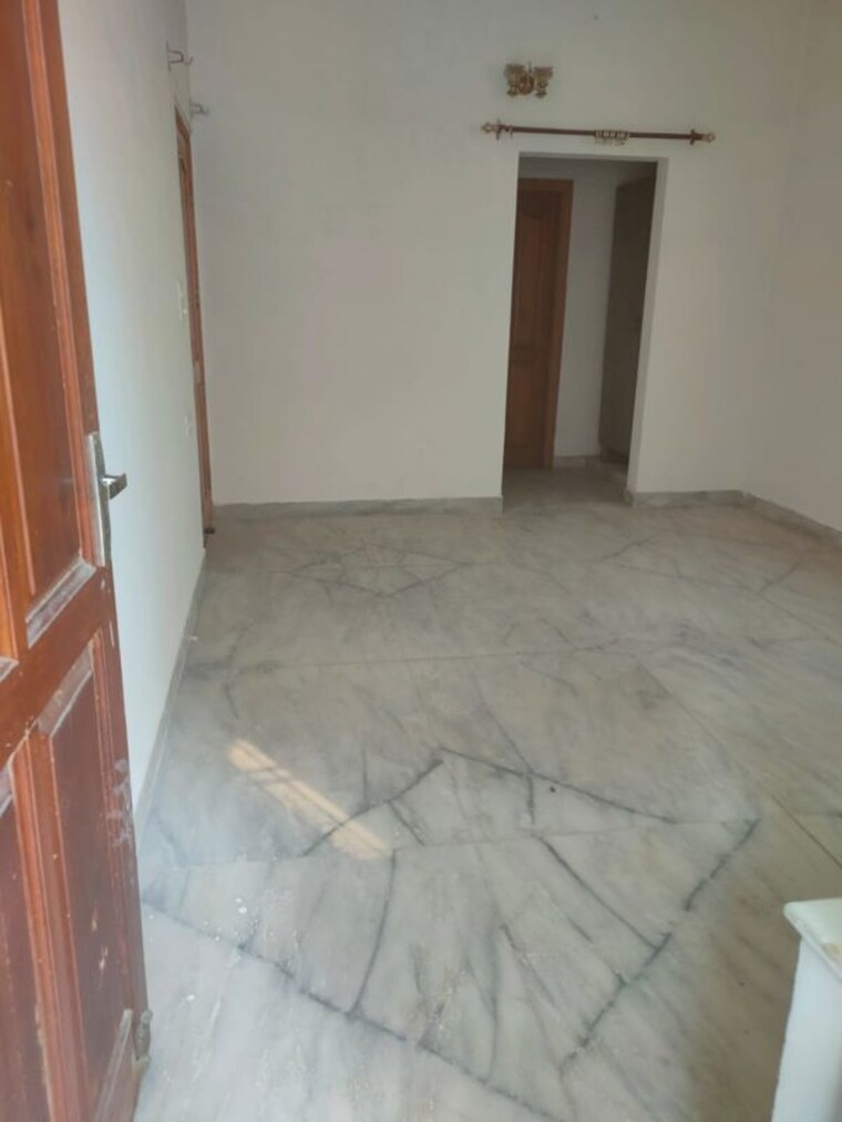 Room, sector 21c 2.5 Bedroom 3250 Sq.Ft. Independent House In Sector 21c Faridabad 10454370