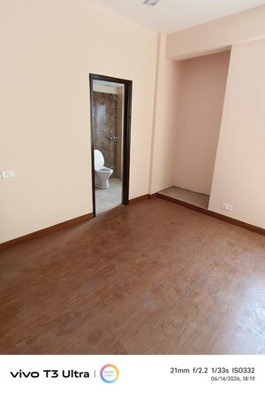 Room in 3 BHK Apartment at Amrapali O2 Valley, Tech Zone 4 Greater Noida – for Sale