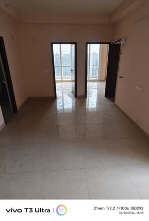 Room in 3 BHK Apartment at Amrapali O2 Valley, Tech Zone 4 Greater Noida – for Sale
