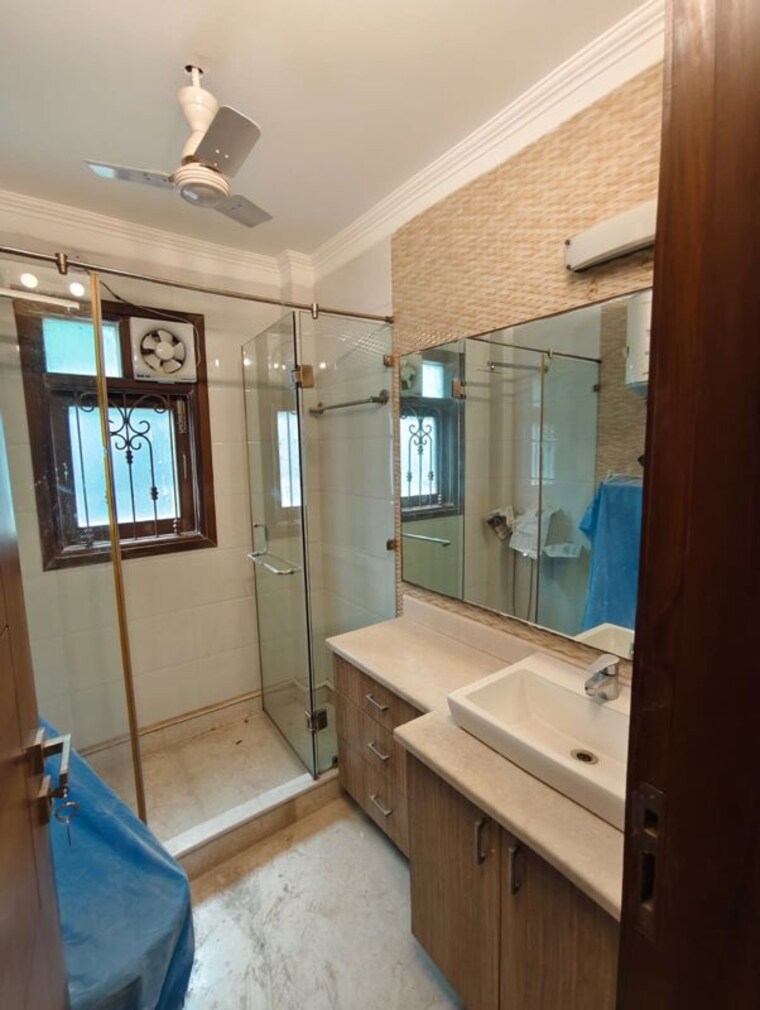 Kitchen, hauz khas 3 Bedroom 180 Sq.Yd. Builder Floor In Hauz Khas Delhi 10454419