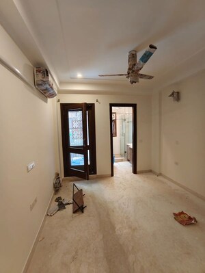 Room in 3 BHK Builder Floor at Hauz Khas – for Rent