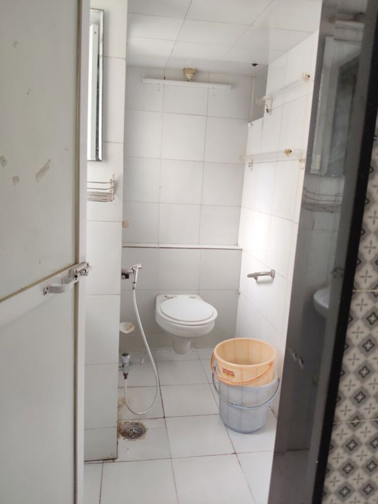 Bathroom, parijat-paragon 1 Bedroom 440 Sq.Ft. Apartment In Andheri West Mumbai 10454423