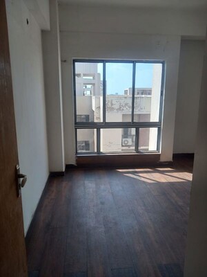 Room in 3 BHK Apartment at Natural City Laketown, Lake Town – for Rent