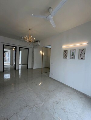 Room in 2 BHK Apartment at Smart World Orchard, Sector 61 – for Rent