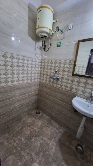 Bathroom in 2 BHK Builder Floor at Sector 40 – for Rent