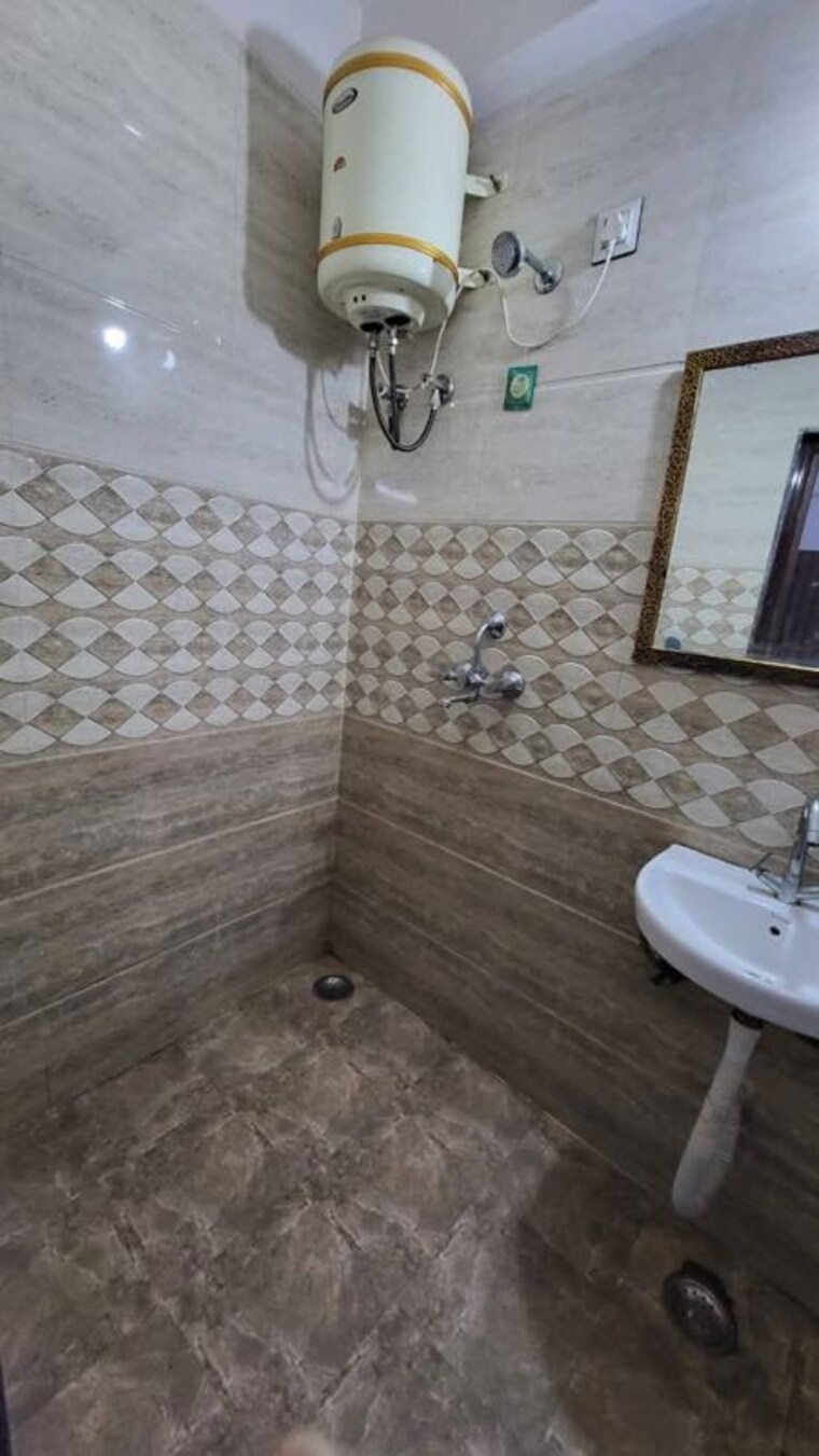 Bathroom, sector 40 2 Bedroom 1300 Sq.Ft. Builder Floor In Sector 40 Gurgaon 10454446