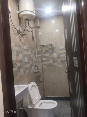 Bathroom in 2 BHK Builder Floor at Sector 40 – for Rent