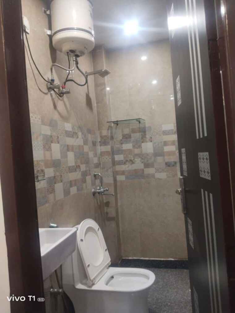 Bathroom, sector 40 2 Bedroom 1200 Sq.Ft. Builder Floor In Sector 40 Gurgaon 10454449