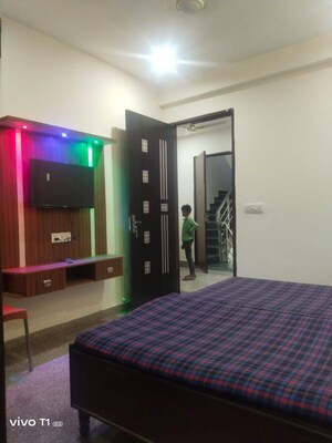 Bedroom in 2 BHK Builder Floor at Sector 40 – for Rent