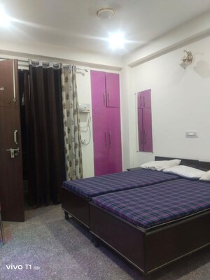 Bedroom in 2 BHK Builder Floor at Sector 40 – for Rent