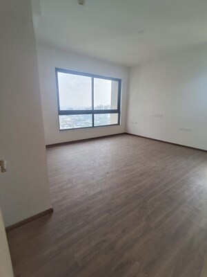 Room in 4 BHK Apartment at PS Aurus, Tangra – for Sale