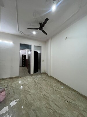 Room in 2 BHK Builder Floor at Sector 39 – for Rent