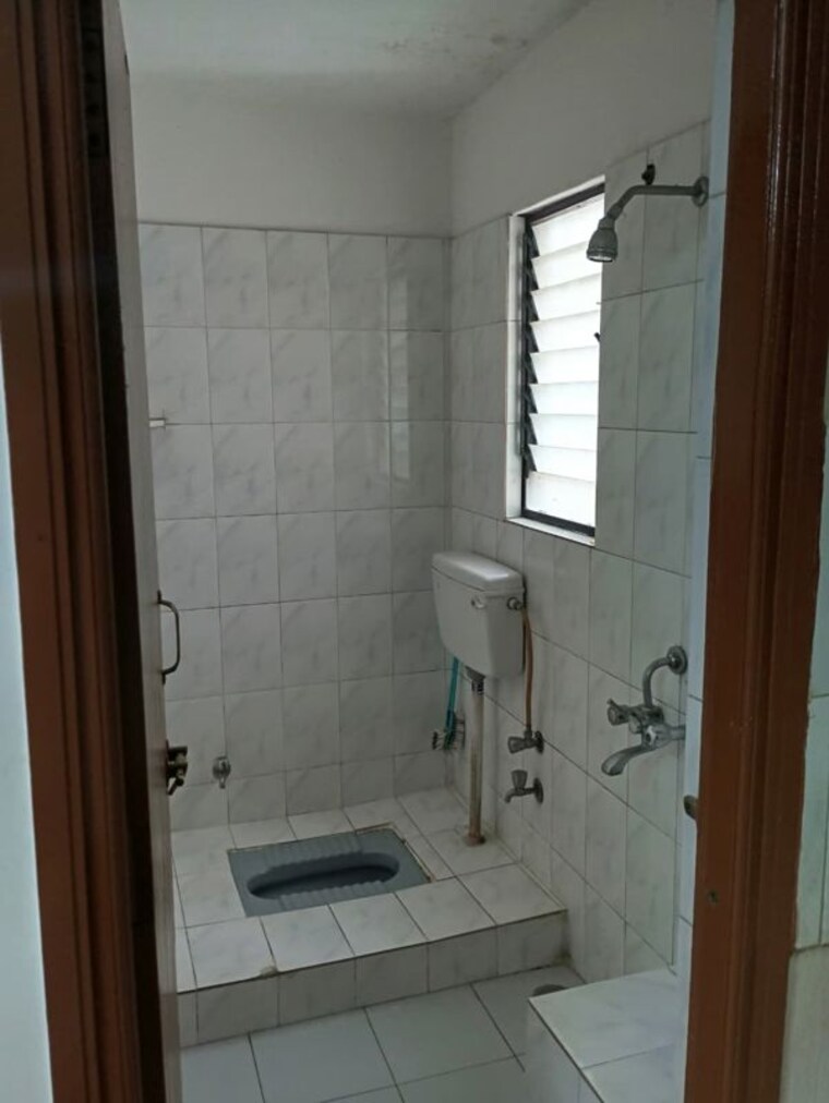Bathroom, b-u-bhandari-hill-side-phase-i 2 Bedroom 1000 Sq.Ft. Apartment In Baner Pune 10454504