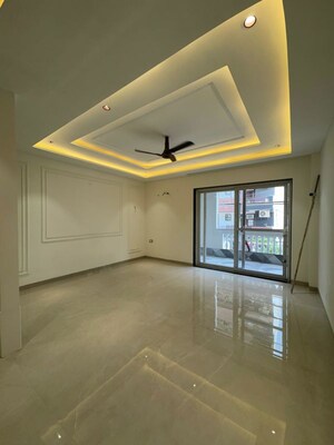 Room in 4 BHK Builder Floor at Green Fields Colony – for Sale