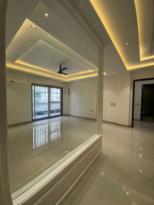 Building Lobby in 4 BHK Builder Floor at Green Fields Colony – for Sale