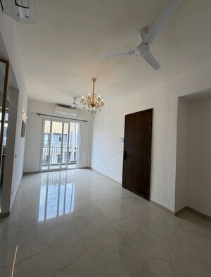 Room in 2 BHK Apartment at Smart World Orchard, Sector 61 – for Rent