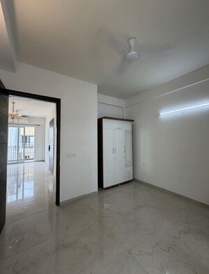 Room in 2 BHK Apartment at Smart World Orchard, Sector 61 – for Rent
