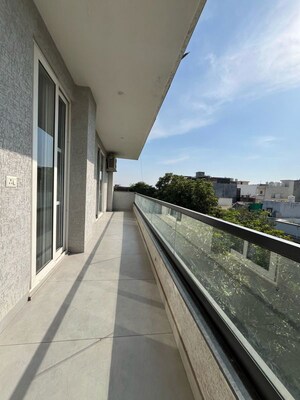 Balcony in 1 BHK Builder Floor at Sector 43 – for Rent