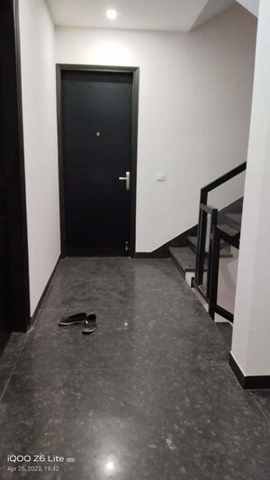 Room in 1 BHK Builder Floor at Sector 43 – for Rent