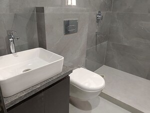 Bathroom in 1 BHK Builder Floor at Sector 43 – for Rent