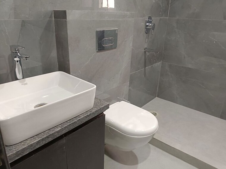 Bathroom, sector 43 1 Bedroom 600 Sq.Ft. Builder Floor In Sector 43 Gurgaon 10454543