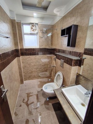 Team Area in 3 BHK Builder Floor at Sushant Lok I – for Rent
