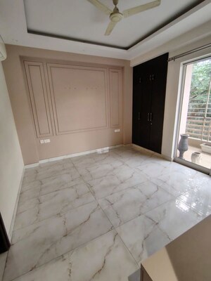 Room in 3 BHK Builder Floor at Sushant Lok I – for Rent