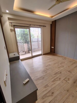 Room in 3 BHK Builder Floor at Sushant Lok I – for Rent