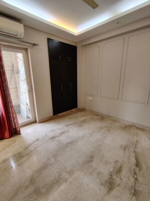 Room in 3 BHK Builder Floor at Sushant Lok I – for Rent