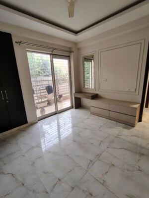 Room in 3 BHK Builder Floor at Sushant Lok I – for Rent