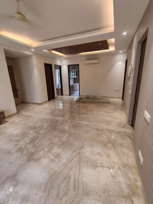 Room in 3 BHK Builder Floor at Sushant Lok I – for Rent