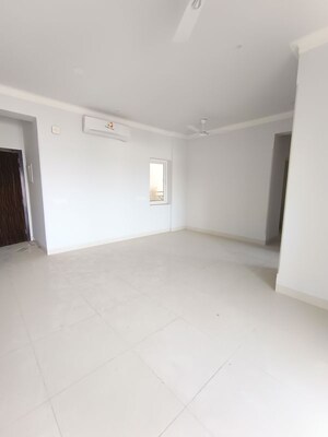 Room in 3 BHK Apartment at Central Park Flower Valley Aqua Front Towers, Sohna Sector 33 – for Sale
