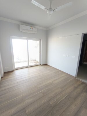 Room in 3 BHK Apartment at Central Park Flower Valley Aqua Front Towers, Sohna Sector 33 – for Sale