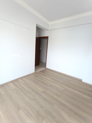 Room in 3 BHK Apartment at Central Park Flower Valley Aqua Front Towers, Sohna Sector 33 – for Sale