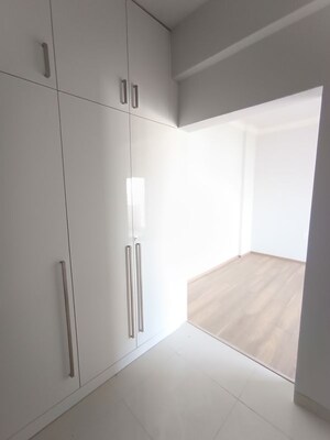 Room in 3 BHK Apartment at Central Park Flower Valley Aqua Front Towers, Sohna Sector 33 – for Sale