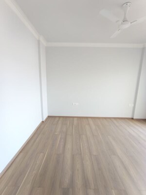 Room in 3 BHK Apartment at Central Park Flower Valley Aqua Front Towers, Sohna Sector 33 – for Sale