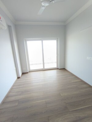 Room in 3 BHK Apartment at Central Park Flower Valley Aqua Front Towers, Sohna Sector 33 – for Sale