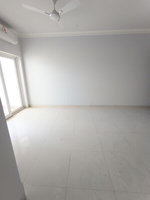 Room in 3 BHK Apartment at Central Park Flower Valley Aqua Front Towers, Sohna Sector 33 – for Sale
