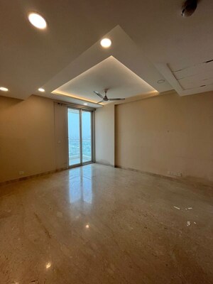 Room in 3.5 BHK Apartment at Ambience Tivertone, Sector 50 – for Rent