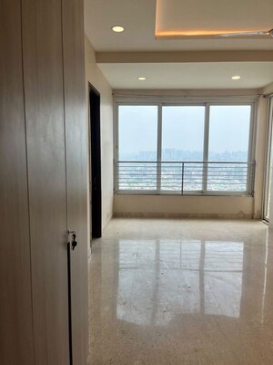 Room in 3.5 BHK Apartment at Ambience Tivertone, Sector 50 – for Rent
