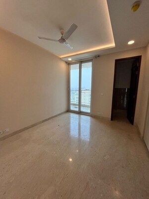 Room in 3.5 BHK Apartment at Ambience Tivertone, Sector 50 – for Rent