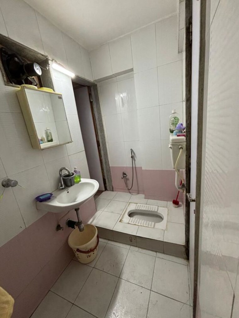 Bathroom, ssb-ashok-nagar 1 Bedroom 650 Sq.Ft. Apartment In Balkum Pada Thane 10454597