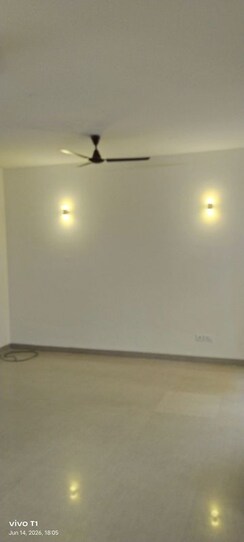 3.5 BHK + Servant Room Apartment For Rent in Emaar Emerald Estate